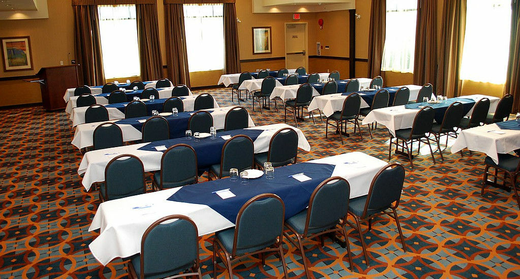 Fairfield Inn & Suites By Marriott קלונה מראה חיצוני תמונה